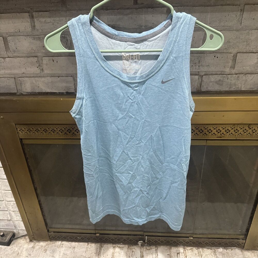 Women’s Nike Dry Fit Slim Fit Workout Shirt Size Medium